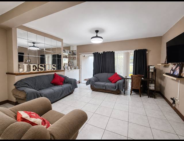 2 BEDROOM DUPLEX FOR SALE IN THREE RIVERS PROPER